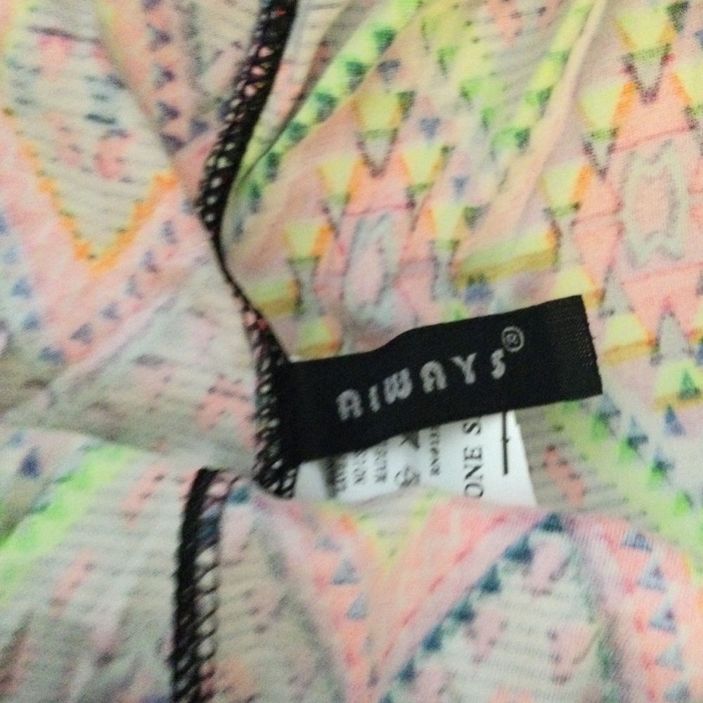 Womens Always Pink and Red Chevron Leggings. New - Picture 8 of 13